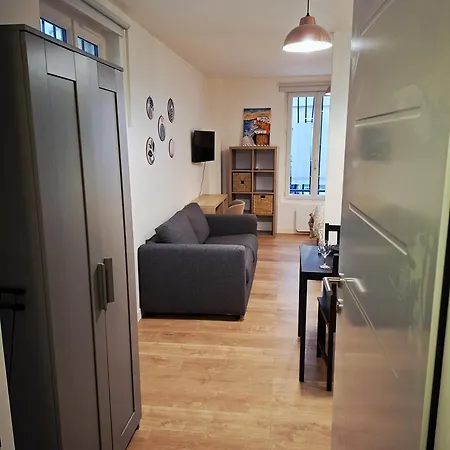 Cosy Montmartre Париж