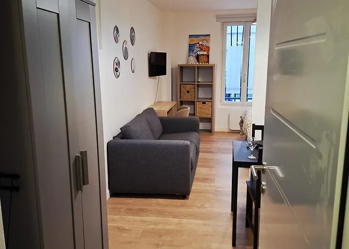 Cosy Montmartre Париж